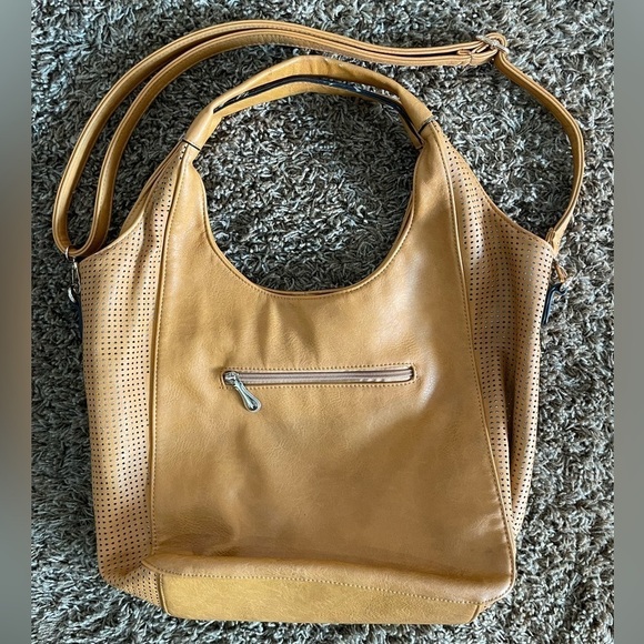 Handbags - Boutique Hand Bag! Super cute - lots of pockets - soft leather.